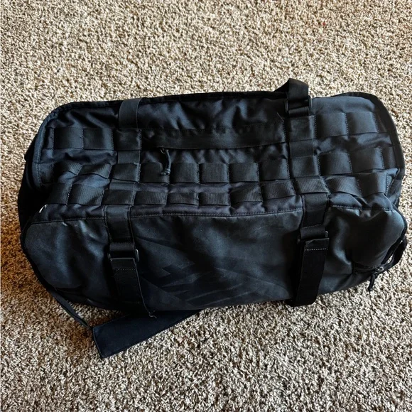 Nike RPM Black Duffel Bag - Picture 2 of 16